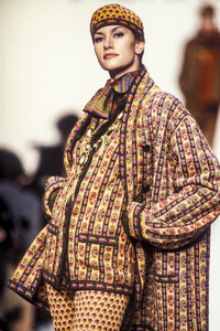 778954849_PierreBalmain1993WomenRTW26.thumb.jpg.8b03d686fe9568234de7204c852ed4ae.jpg