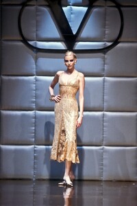 782725012_Valentino1995HauteCouture63.thumb.jpg.25748128fa6979408f642f559c9e68fa.jpg