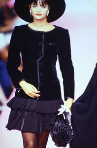 804417481_valentino-hc-fw-1991(9).thumb.jpg.ce423944b6e1921662e81dad44194a8c.jpg