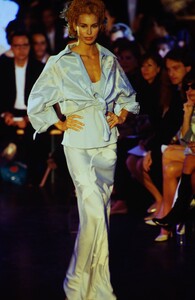 820438054_john-galliano-ss-1996(8).thumb.jpg.59178319dc4390ec6f8ca0cdff82033a.jpg