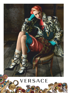 Meisel_Versace_Fall_Winter_19_20_07.thumb.png.098eafbe0536bf3568fc2941d792a9ec.png
