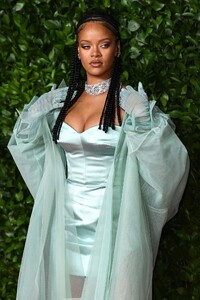 Rihanna---Fashion-Awards-2019-in-London-15.jpg