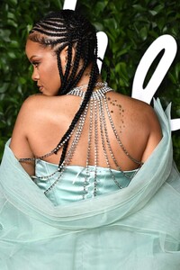 Rihanna---Fashion-Awards-2019-in-London-16.jpg