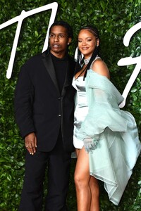 Rihanna---Fashion-Awards-2019-in-London-23.jpg