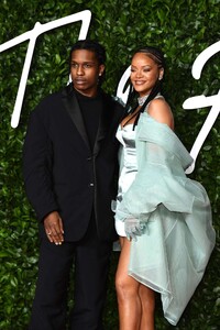Rihanna---Fashion-Awards-2019-in-London-27.jpg
