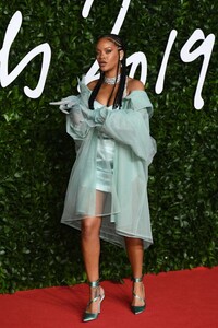Rihanna---Fashion-Awards-2019-in-London-31.jpg