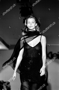 calvin-klein-collection-fall-1992-ready-to-wear-fashion-show-new-york-shutterstock-editorial-10453643aa.jpg