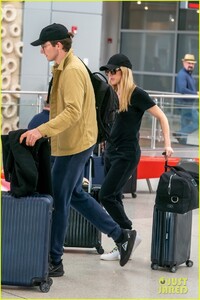 ellie-goulding-caspar-jopling-arrive-in-miami-01.jpg