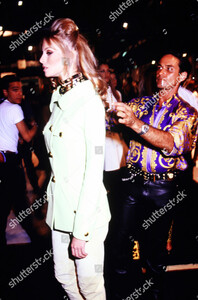 gianni-versace-fall-1992-ready-to-wear-runway-show-backstage-shutterstock-editorial-10431042cz.jpg
