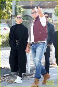 jennifer-lopez-alex-rodriguez-keep-close-during-day-out-in-hollywood-03.jpg
