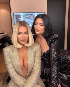 khloe-kardashian-social-media-12-25-2019-0.jpg