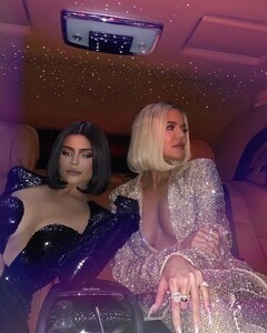 khloe-kardashian-social-media-12-25-2019-1.jpg