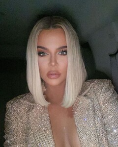 khloe-kardashian-social-media-12-25-2019-4.jpg