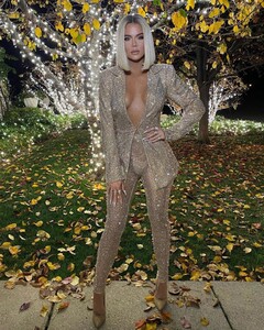 khloe-kardashian-social-media-12-25-2019-9.jpg
