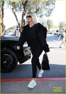 kim-khloe-kardashian-lunch-december-2019-02.jpg