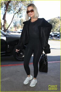 kim-khloe-kardashian-lunch-december-2019-06.jpg