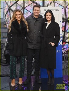 lucy-hale-nye-rehearsals-ryan-seacrest-07.jpg