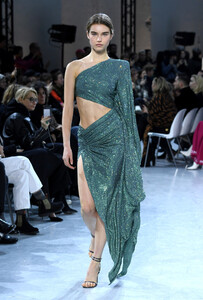 1002947638_AlexandreVauthierRunwayParisFashionWeekwW7mF8dJcevx.thumb.jpg.67a98c1480fdbf95c6deb54d8f372dc5.jpg