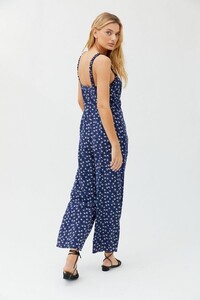 Urban Outfitters_01.01.2020_17_33_110.jpg