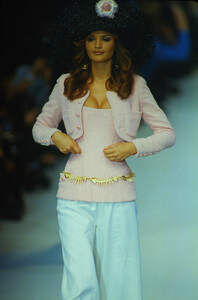 1202320663_chanel-ss-1993(2).thumb.jpg.265e105beafb6a613314b00f965a8673.jpg