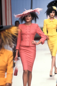 1243095301_Chanel1995HauteCoutureRosemarie(5).thumb.jpg.30326446e16eb7b49000732647a3244a.jpg
