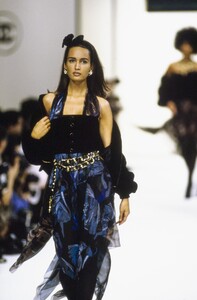 129-chanel-fall-1991-ready-to-wear-CN10053029-gail-elliott.jpg