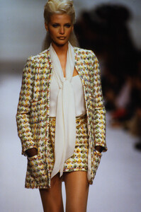1301219939_chanel-hc-ss-1994(31).thumb.jpg.150482a6b8afeecc16227883e581dc0c.jpg