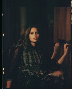 13156157_felicity-jones-for-bustle-magazine-january-2020-5(1).thumb.jpg.1f63bd1fc2194a2aef5de6c85003bd9e.jpg