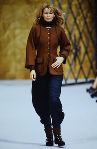 1319899006_chanel-hc-fw-1993(20).thumb.jpg.b5eabe1bcd7f77b8fff205ed3e23a037.jpg