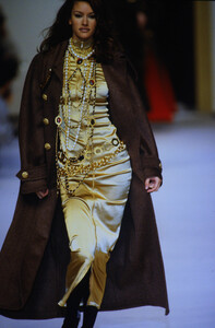 1352371446_chanel-fw-1992(3).thumb.jpg.fd5e89f444bd6badfcbe405fcf160ce1.jpg