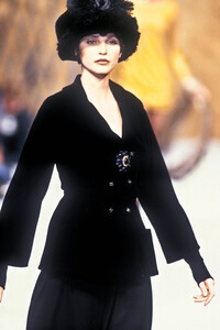 1379889177_Chanel1993HauteCouture100.thumb.jpg.344a0810e73a17b6e9872ba0d6554331.jpg