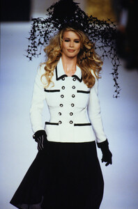 1397734261_chanel-hc-fw-1992(6).thumb.jpg.400128d7e97851888689c1f8164ff1d2.jpg