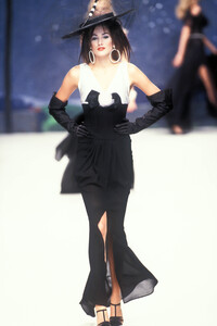 1398048695_Chanel1995HauteCoutureRosemarie(2).thumb.jpg.4e8e56ddf569ff14f15b0e3305064bc7.jpg
