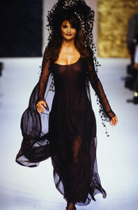 1407199093_chanel-hc-fw-1992(11).thumb.jpg.68da4aec96d9002557d9820c25d06810.jpg