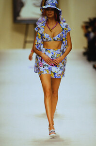 1427700070_chanel-ss-1994(8).thumb.jpg.442e764e7354e3d6d362f015a473b28f.jpg