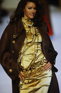 1641484208_chanel-fw-1992(2).thumb.jpg.7735e6856088d503c411bd0858930ef0.jpg
