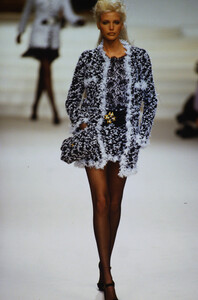 1800388591_chanel-hc-ss-1994(26).thumb.jpg.749d6cb5ec815bce7b2a7e73b122bd1b.jpg