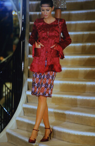 210880565_chanel-hc-ss-1998(4).thumb.jpg.8140be613ee7157a7a3de041c12db907.jpg