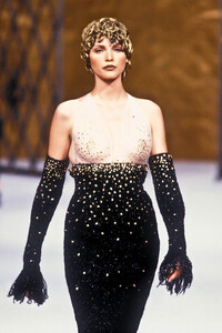254094282_Chanel1993HauteCouture274.thumb.jpg.2a307cfcae30cec859c31cb731135941.jpg