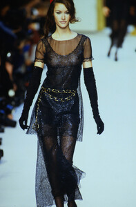 264862675_chanel-fw-1992(11).thumb.jpg.de647c04fb31b9c3dba4a1cb6f77dec3.jpg
