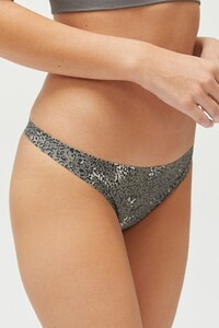 Urban Outfitters_01.01.2020_17_33_056.jpg