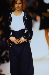 422057354_chanel-ss-1994(12).thumb.jpg.1fd996fd1d02f0ff360515fd49faedb8.jpg