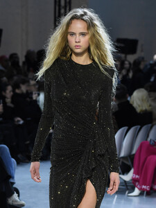 512888943_AlexandreVauthierRunwayParisFashionWeeklbldEcR_4P5x.thumb.jpg.5517d404e3eaba245e73ca299651358f.jpg
