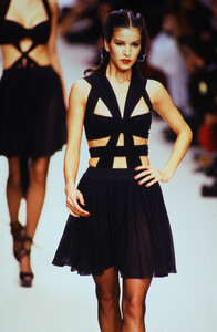 616865929_chanel-ss-1995(9).thumb.jpg.bfcc67e12984449ba6bd192269d8ef64.jpg