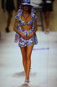 662459355_chanel-ss-1994(7).thumb.jpg.769d035a8b480d07dc0c7b9a6a49dc19.jpg