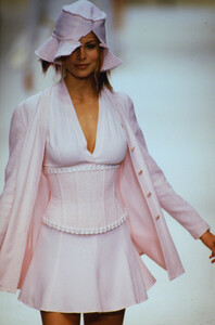 703771197_chanel-ss-1994(1).thumb.jpg.23279dcd4bb784a236e05f58f895fa8e.jpg