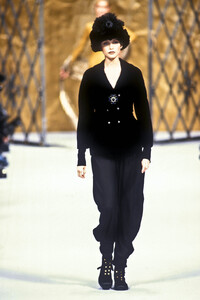 756044693_Chanel1993HauteCouture99.thumb.jpg.0c5336949d6ba82451de783a9d452b3c.jpg