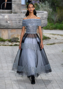 773081714_ChanelRunwayParisFashionWeekHauteCouture_DrmO4A5udkx.thumb.jpg.d54615911f0462862037fcdfd1f09444.jpg