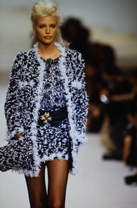 811093958_chanel-hc-ss-1994(27).thumb.jpg.110f142ef12241a16beffdfb47fac842.jpg
