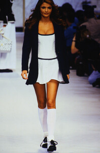 829800978_chanel-ss-1993(8).thumb.jpg.510c051b1c26244ae1f61133a7567695.jpg